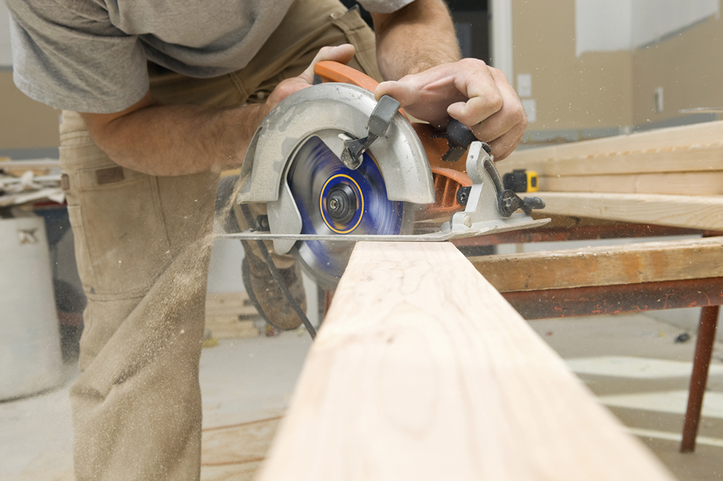 MN_Hsg_ApprvdStockImage_CircleSaw1