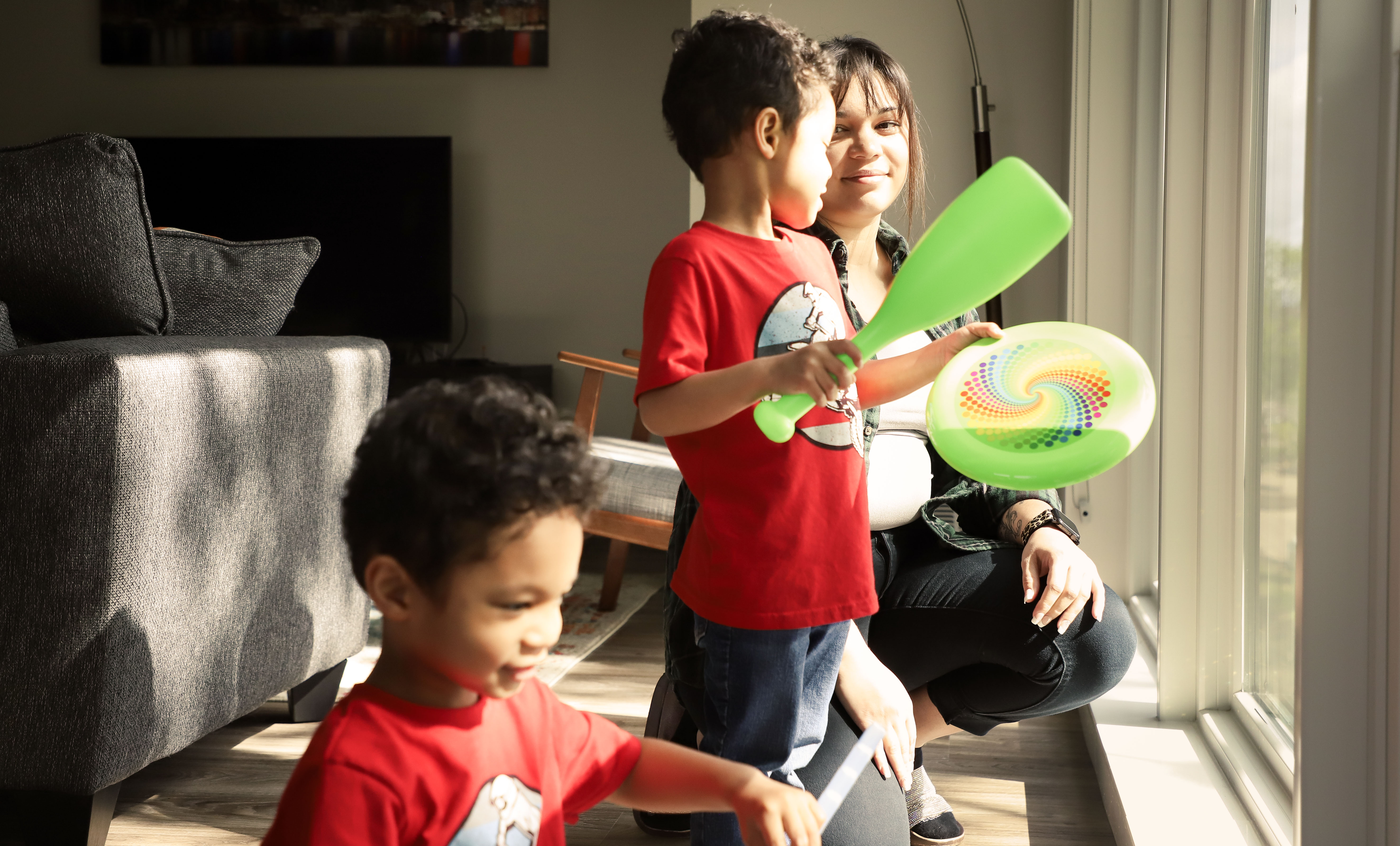 Woman_and_two_children_with_toys